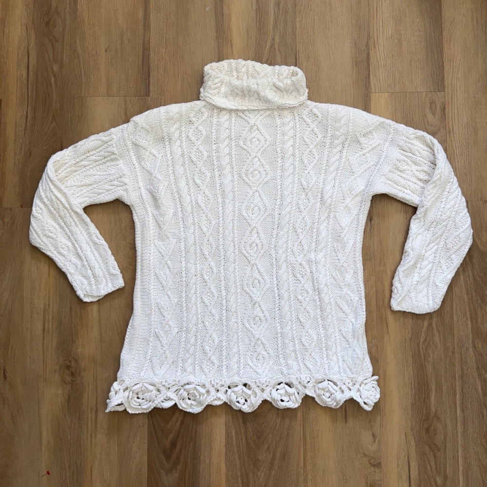 Vintage Yarnworks Handknit Cable Knit Turtleneck Sweater Cream Floral Trim Large